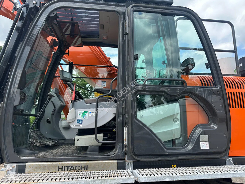 Excavator Hitachi LC-6