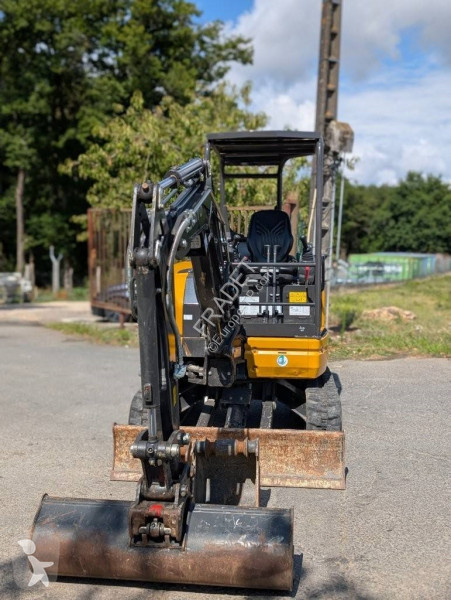 Escavadora Kato 27 V5