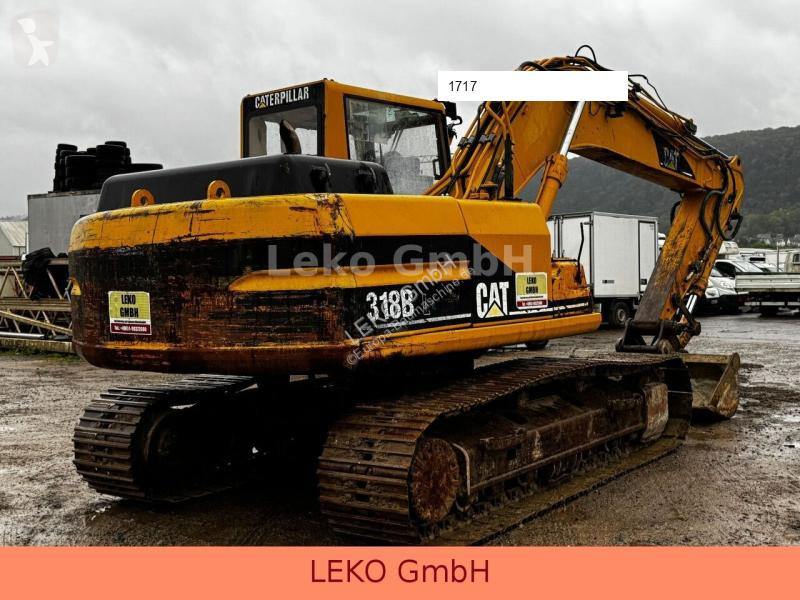 Escavatore Caterpillar 318B Mit Zwei Löffeln