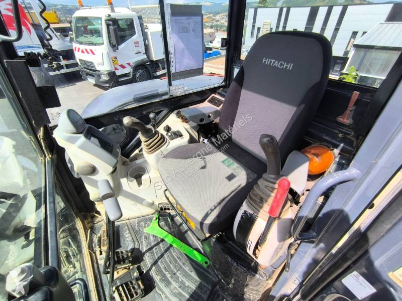 Escavadora Hitachi ZX 65USB-5A