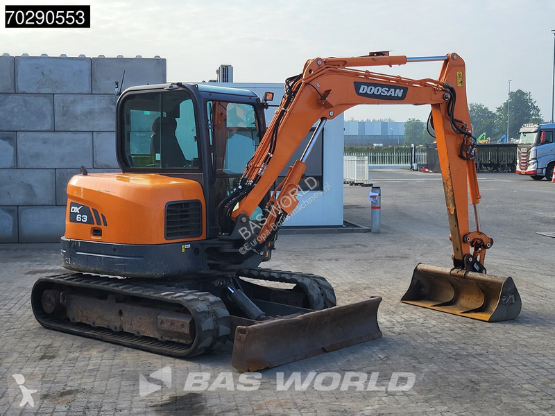 Escavadora Doosan DX63-3