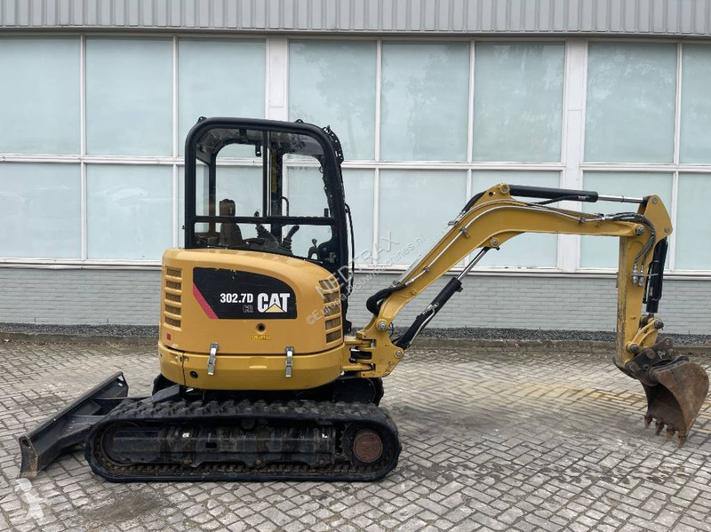 Escavatore Caterpillar 3027 CR  2020  CE