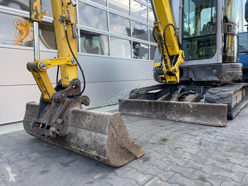 Excavator New Holland 2