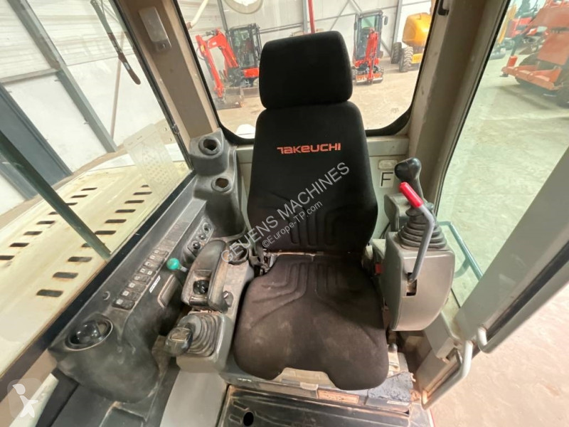 Escavadora Takeuchi