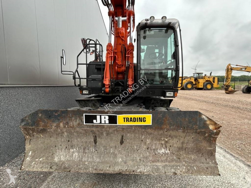 Lopatový nakládač Hitachi ZX220W-5B