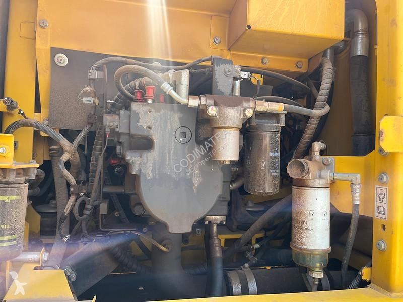 Escavadora Komatsu -11