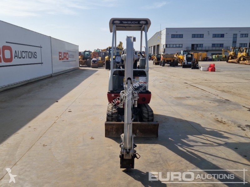 Escavadora Takeuchi TB216