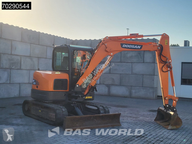 Escavadora Doosan DX63-3