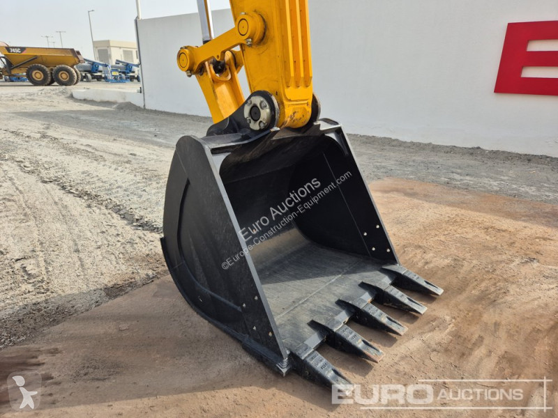 جرافة JCB JS215LC