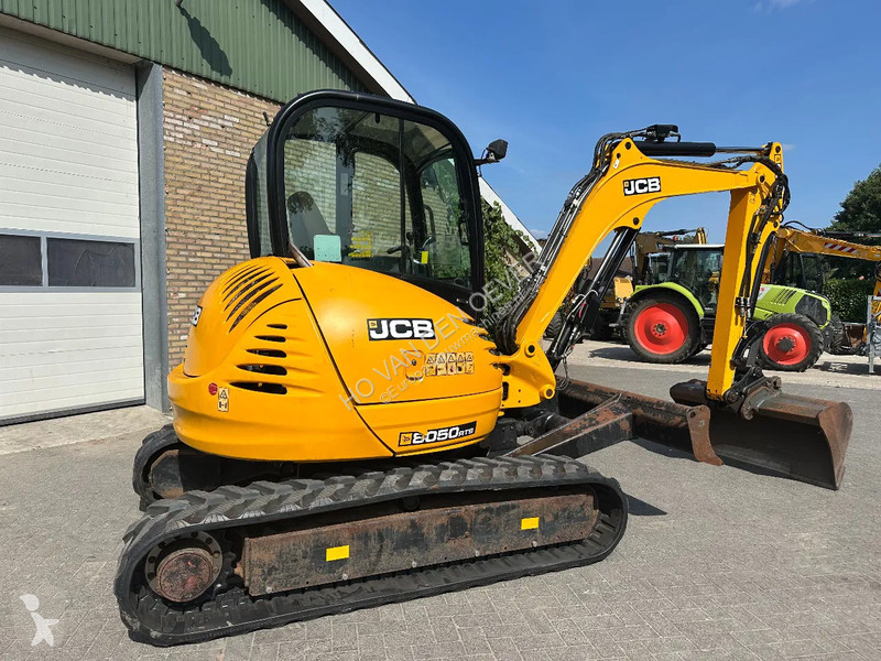 Excavator JCB
