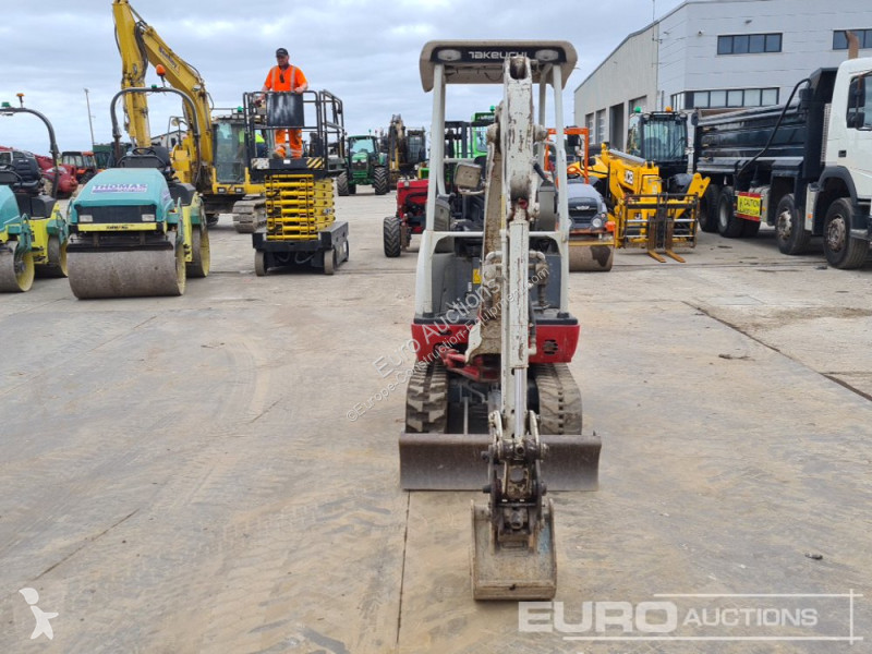 Escavadora Takeuchi TB216