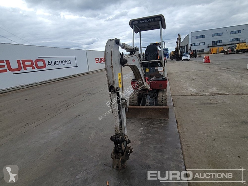 Escavadora Takeuchi TB216