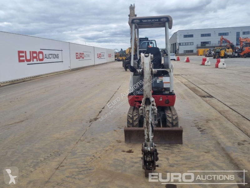 Escavadora Takeuchi TB216