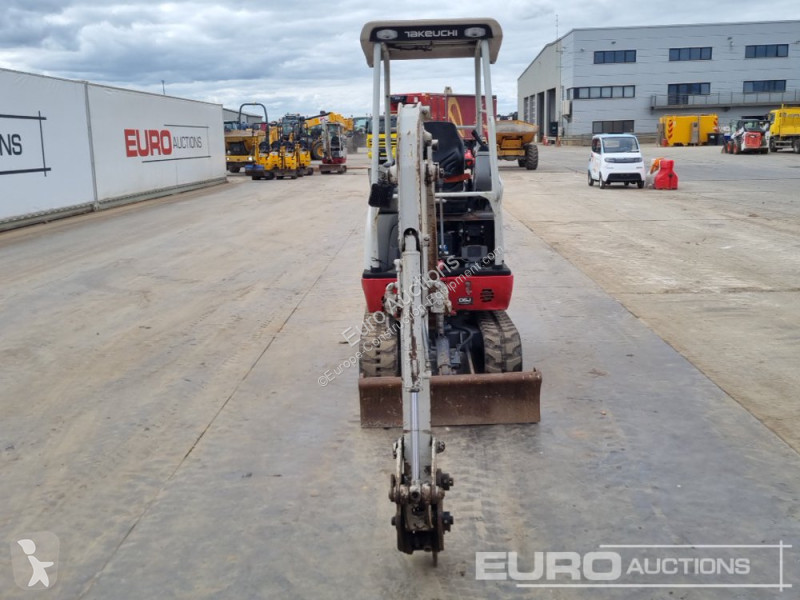 Escavadora Takeuchi TB216