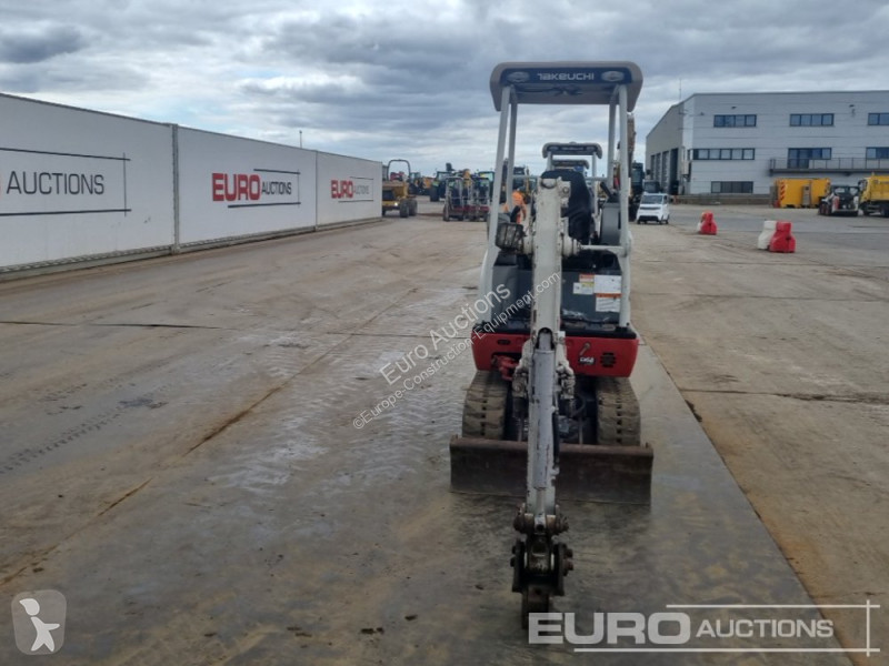 Escavadora Takeuchi TB216