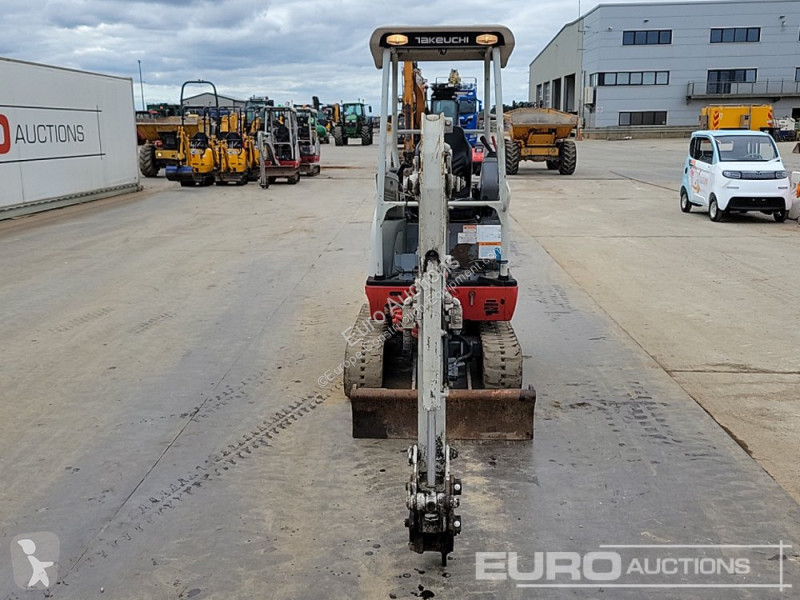 Escavadora Takeuchi TB216