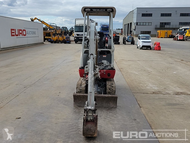 Escavadora Takeuchi TB216