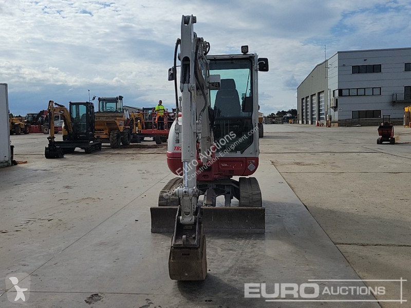 Escavadora Takeuchi 0