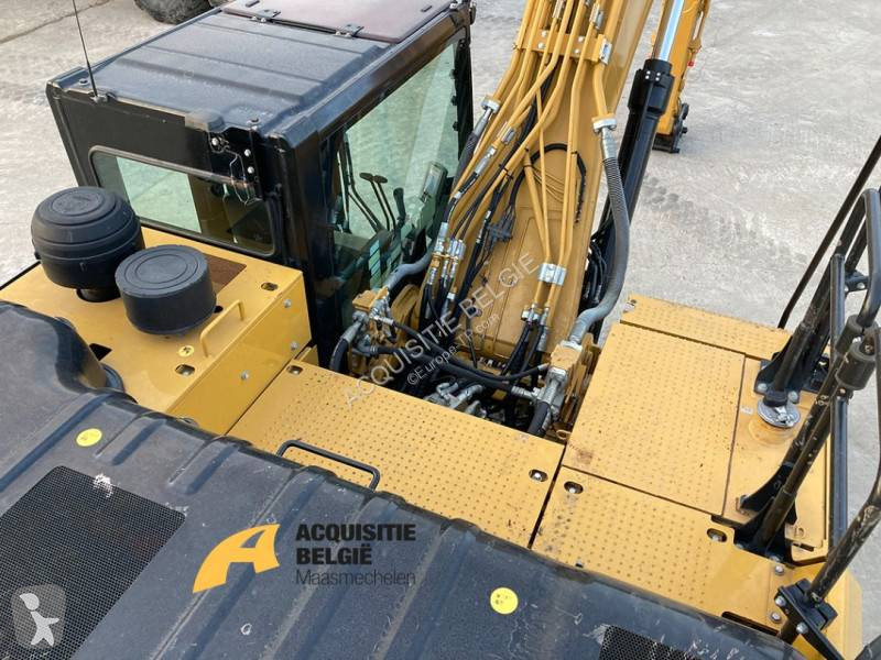 Lopatový nakládač Caterpillar 326FL