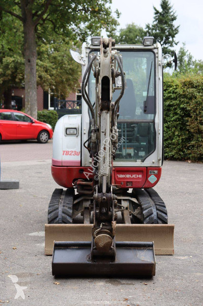 جرافة Takeuchi 0