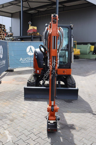 Escavadora Hitachi ZX38U-6 CLR