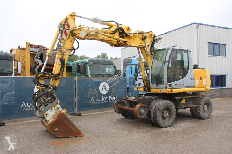 Escavatore New Holland MH5