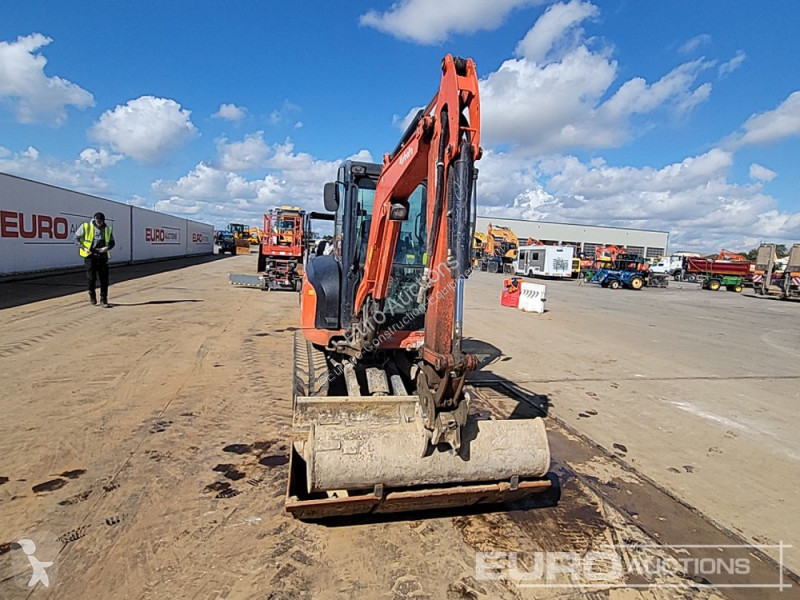 جرافة Kubota U27-4