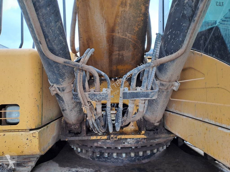 Excavadora Caterpillar UHD