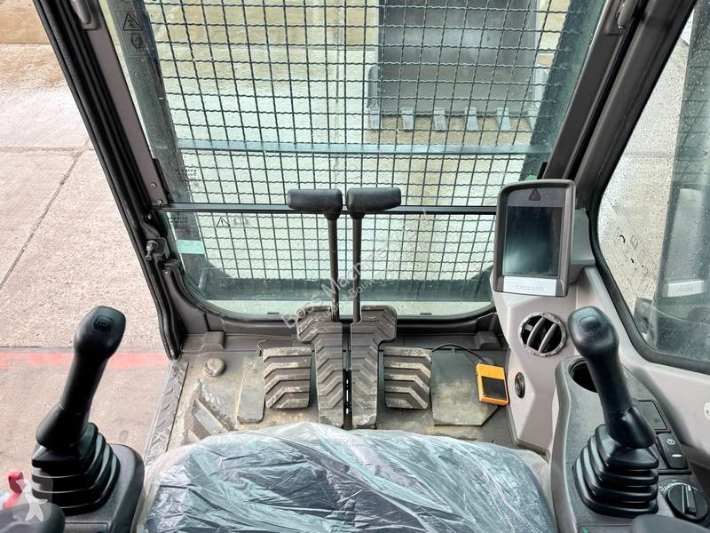 Escavadora Volvo EC220D - EW / UUSED / 2025 Model
