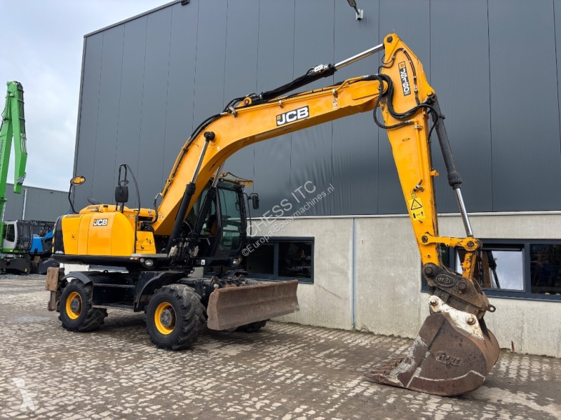 Escavadora JCB