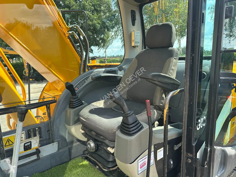 Lopatový nakládač JCB JS190