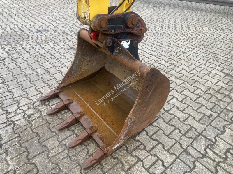 جرافة Yanmar B95w .