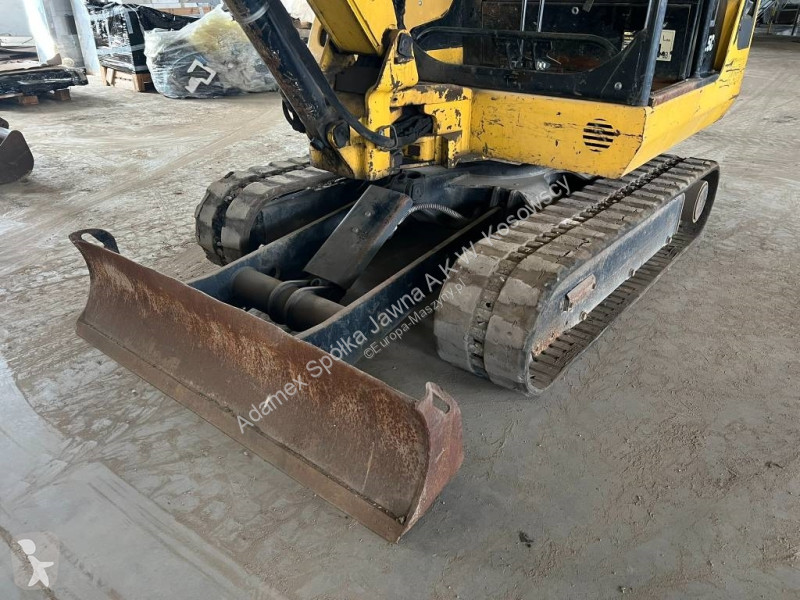Lopatový nakládač Caterpillar 3025