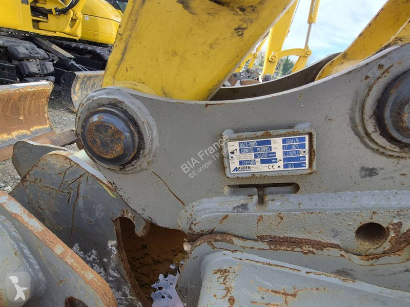 جرافة Komatsu PC80MR-5