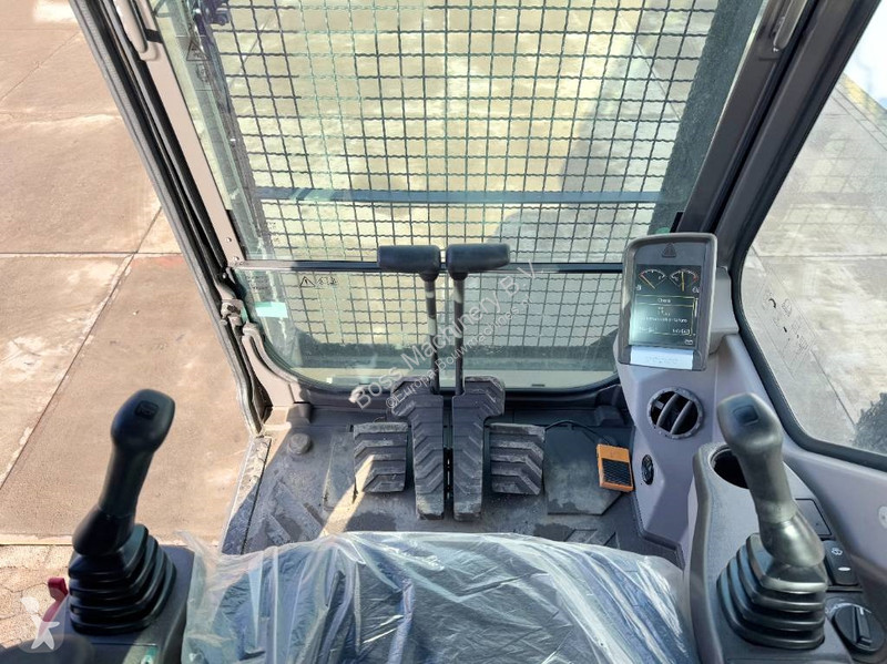 Rýpadlo Volvo + Maxx 2000 Hammer New / Unused