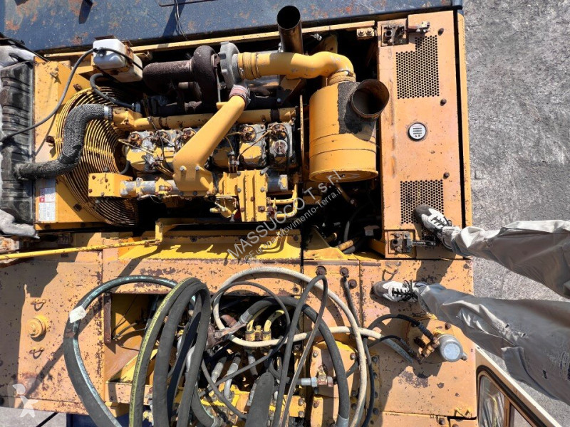 جرافة Komatsu 0-LC