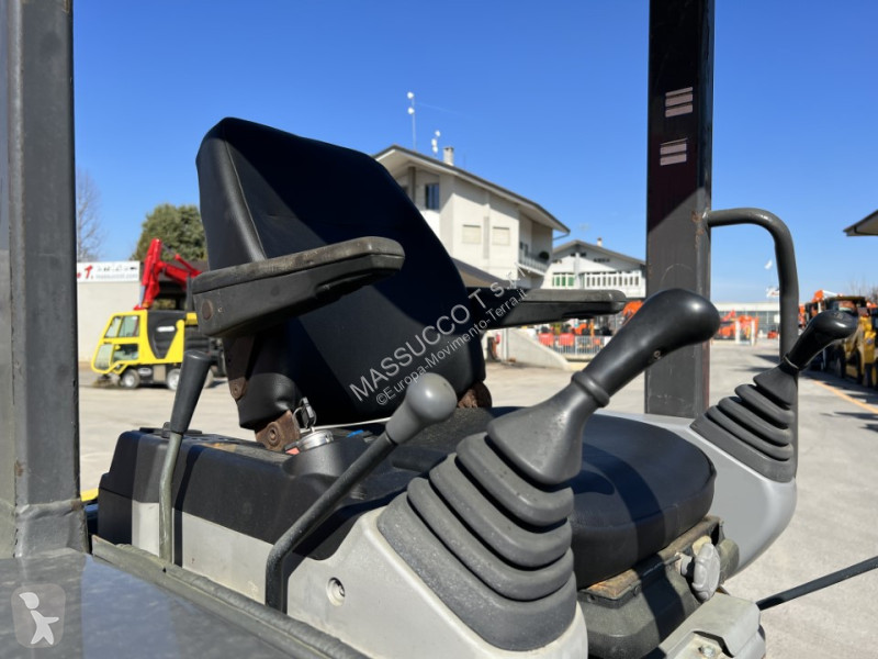 Escavatore New Holland E29B
