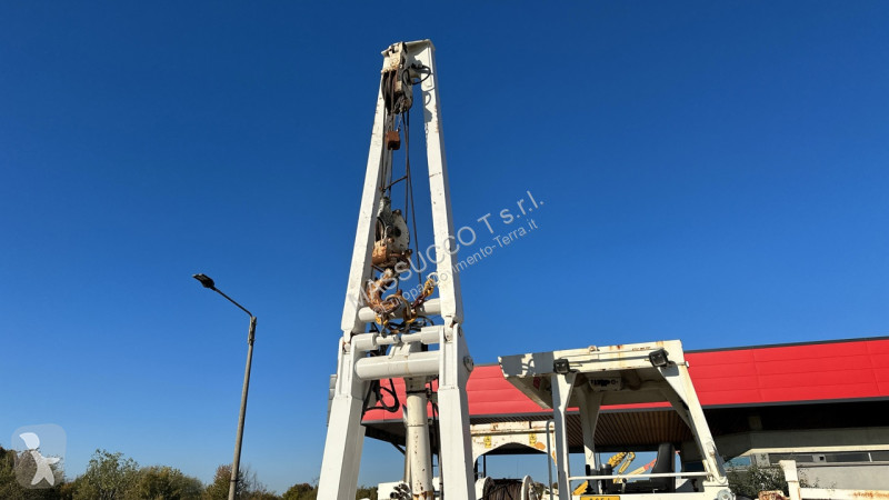 جرافة Liebherr RL 22 B