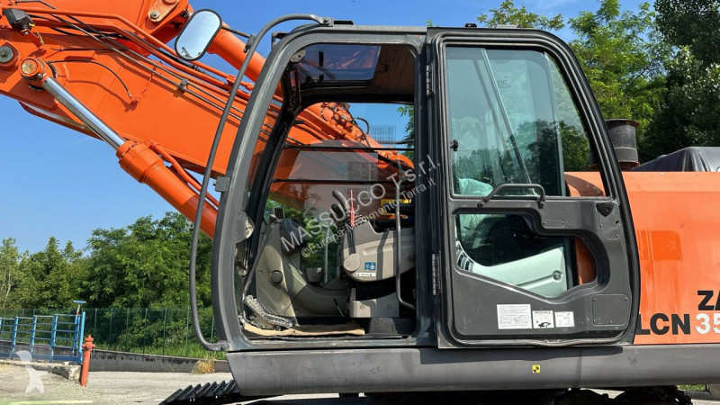 Escavatore Hitachi T-3