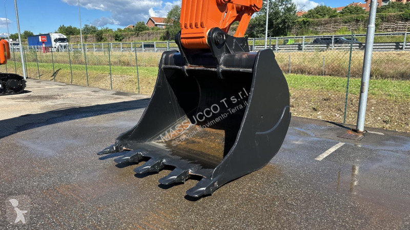 Escavatore Hitachi ZX690LCH-7