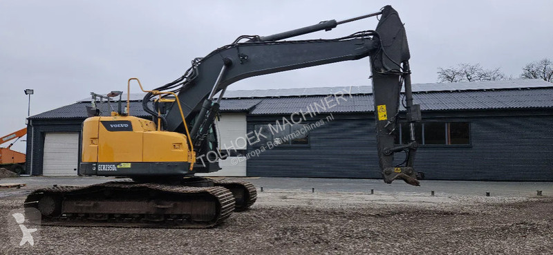Escavatore Volvo ECR 235