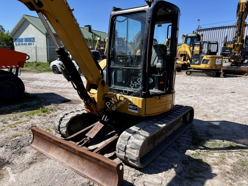Lopatový nakládač Caterpillar CAT 304C