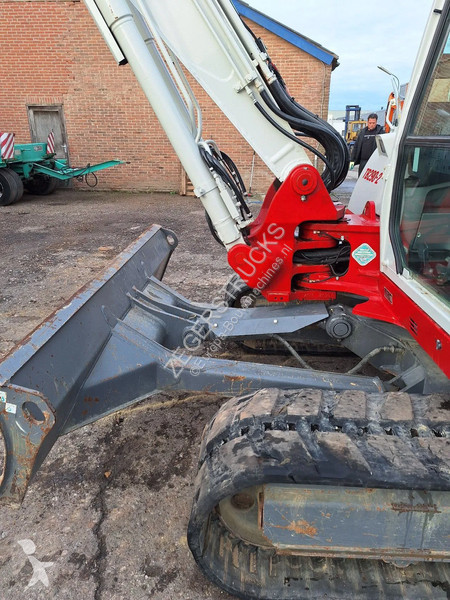 جرافة Takeuchi 2