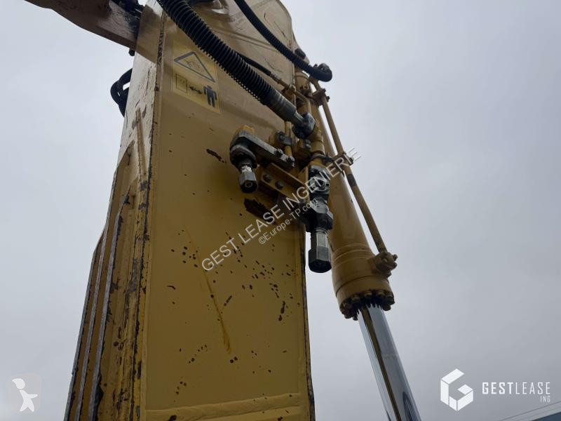 جرافة Komatsu 11