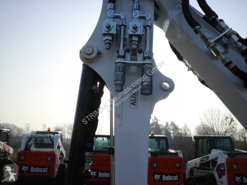 Lopatový nakládač Bobcat E19 R2