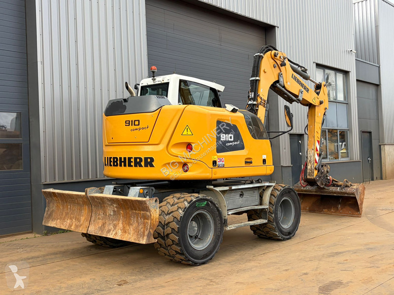 جرافة Liebherr Compact
