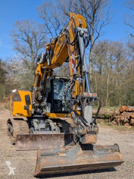 جرافة Liebherr Compact