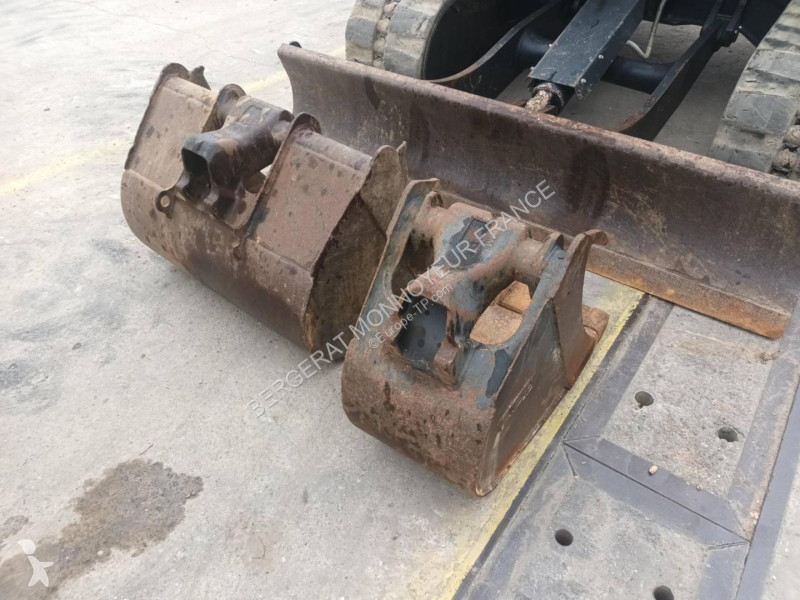 جرافة Yanmar SV100