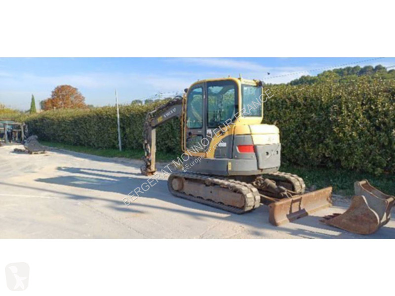 جرافة Volvo ECR58