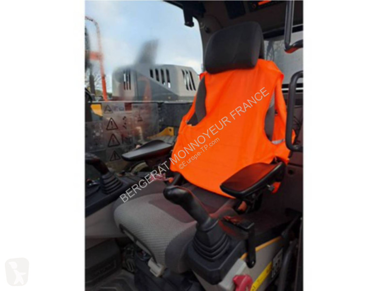 Багер Volvo ECR235